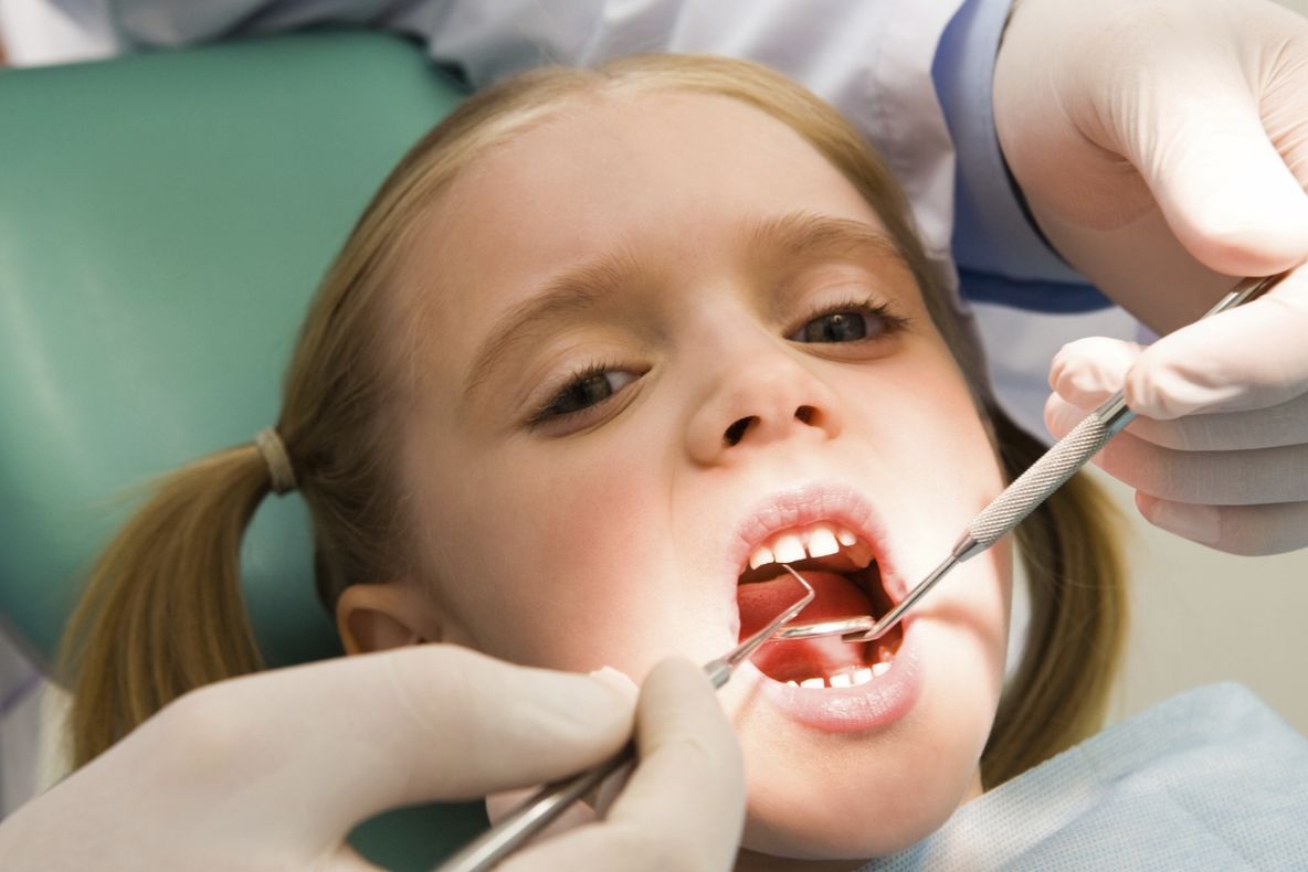 Copiii, acces gratuit la toate tratamentele stomatologice, potrivit unui proiect de lege