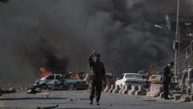 Cum a ajuns un camion plin cu explozibili în centrul oraşului. Cel mai mare atentat din ultimii ani
