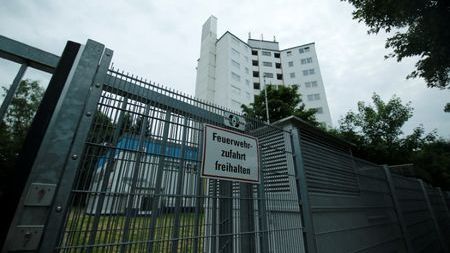 Clădire rezidențială evacuată după găsirea unor materiale imflamabile 