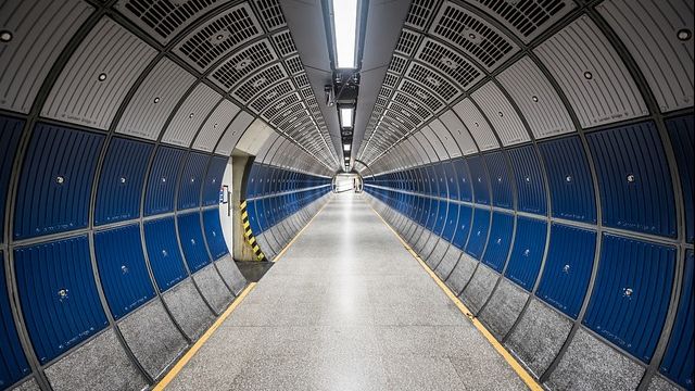 Orașul în care călătorii primesc bani dacă întârzie la serviciu din cauza metroului