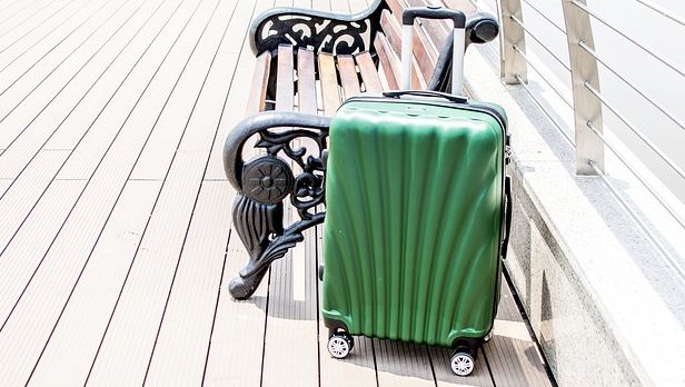 Singurul obiect pe care să nu-l pui niciodată în bagajul de vacanță. Rămâi fără bani dacă-l iei