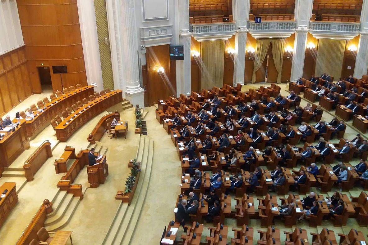 Moţiunea de cenzură a PSD a strâns 222 de semnături, cu 11 mai puțin decât e nevoie să cadă Guvernul