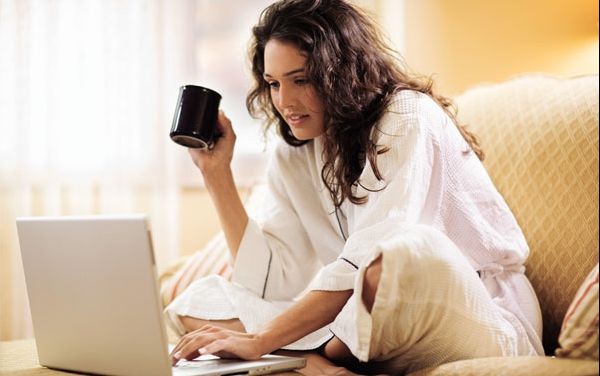 Curând angajaţii vor putea lucra legal DE ACASĂ: Guvernul vrea să reglementeze tele-munca