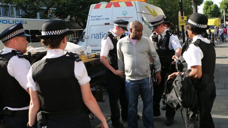 Condamnat pentru că a fotografiat cadavrul unei victime din incendiul de la Londra