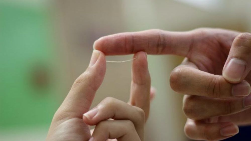 Ce să faci când îţi rămâne un os de peşte în gât