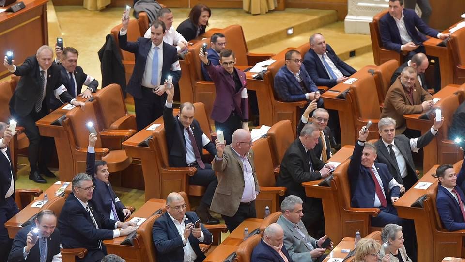 Liberalii au decis ce vor face în ziua moțiunii