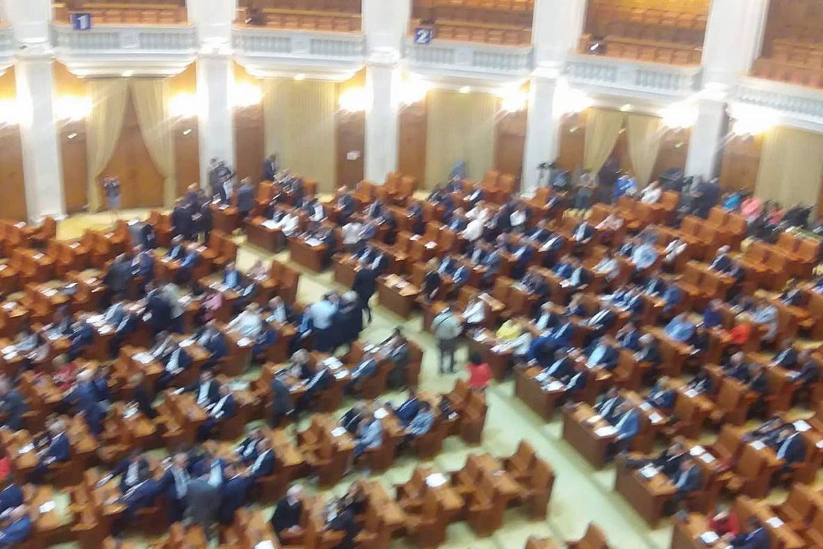 Ce legi îi aşteaptă pe parlamentari, din luna septembrie. Peste 600 de proiecte zac în sertare