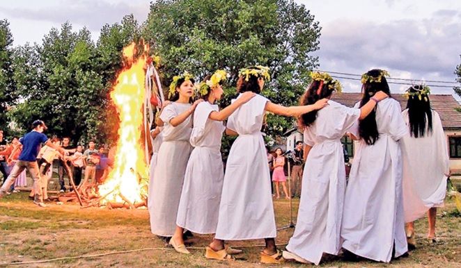 Tradiţii și obiceiuri de SÂNZIENE - SEMNELE care îţi arată că vei avea NOROC tot anul!