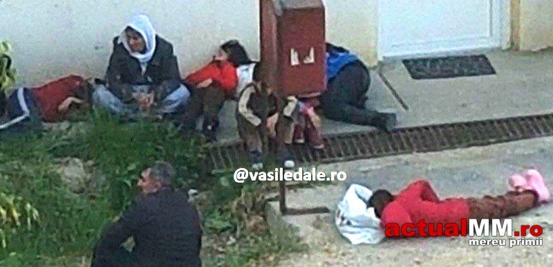 Refugiaţi cu copii din Irak, lăsaţi să doarmă afară, în faţa Centrului de Refugiaţi din Maramureş