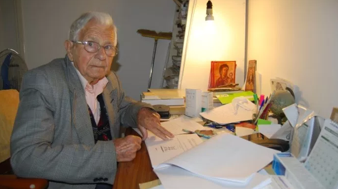 Părea imposibil, dar și-a îndeplinit visul! Un bătrân a absolvit facultatea la 97 de ani