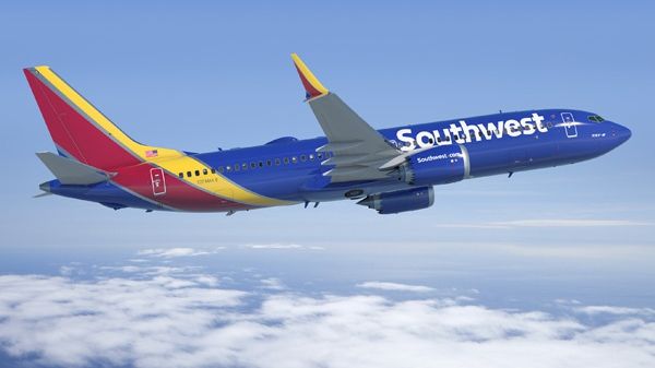 Avion american deturnat. O femeie încercat să deschidă ușa avionului în timpul zborului