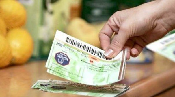 LOVITURĂ pentru bugetari: Din ianuarie 2018, nu vor mai primi bonurile de masă