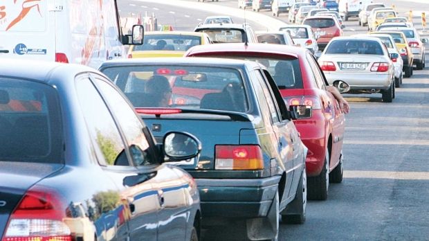 Minivacanţa de Rusalii a început cu un trafic de coşmar. Aglomeraţie şi la Vama Giurgiu 