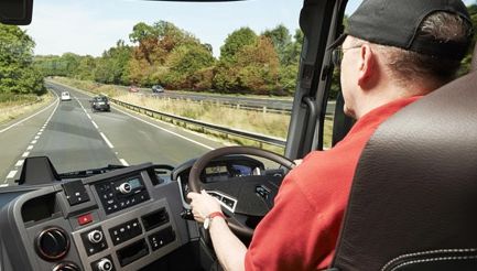 Şi-a minţit soţia timp de 14 ani pentru a scăpa de ea. Unde i-a spus că lucrează