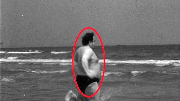 Ce făcea acest ”VIKING” în 1966 în faţa unui hotel din Eforie Nord. Imaginile au ajuns la TV