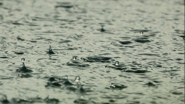 Vreme schimbătoare în weekend. Unde va ploua 