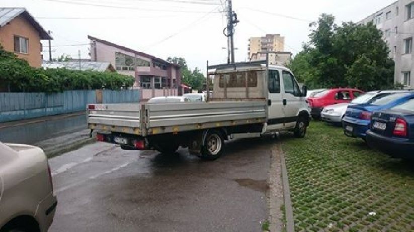 Incredibil! Sfidează orice urmă de bun simț. Cum poți să parchezi așa? Vezi imagini!