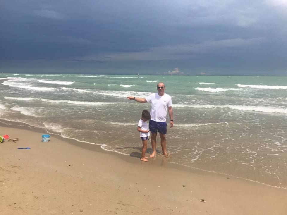 Rareş Bogdan, imagini şocante de la mare. Ce a surprins realizatorul TV în mijlocul verii