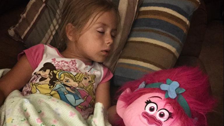 O mamă a vrut să-şi educe fetiţa să nu-i mai ceară bani de cheltuit. A primit, însă, o LECŢIE URIAŞĂ