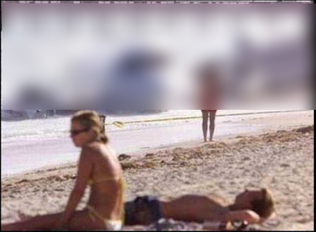 Surpriză șocantă! Ce au văzut turiştii în apele învolburate ale mării. Pur şi simplu a căzut din cer