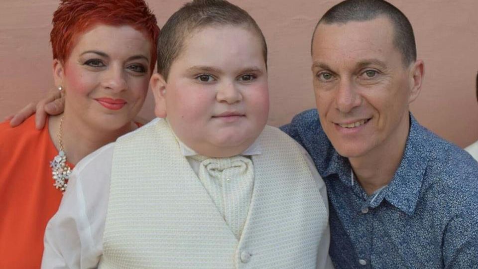 Fiul lor se îngrășa constant, fără motiv. La medic, părinții au aflat un diagnostic devastator