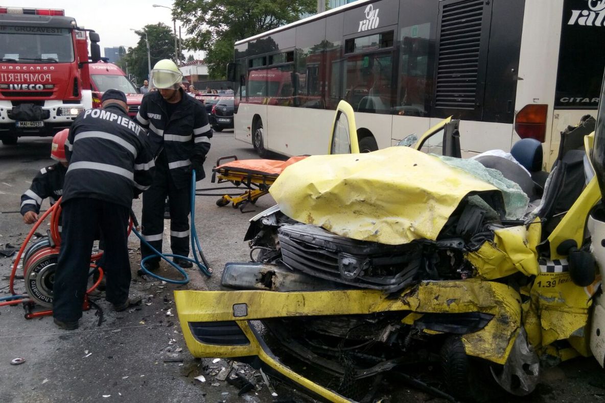 Accident grav în București: Doi morți și doi răniți (imagini ȘOCANTE)