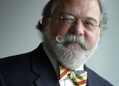 Omul care-l poate salva pe Trump de la demitere. A fost angajat să-l apere în scandalul cu Rusia