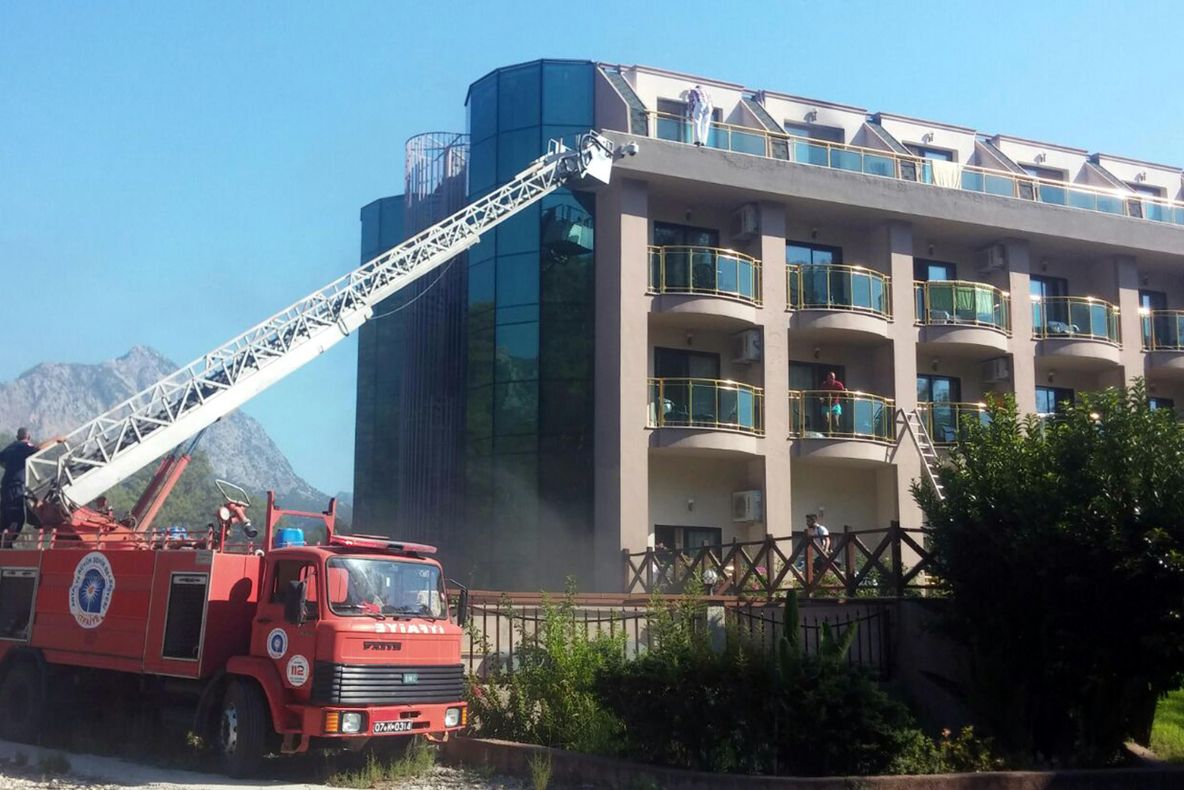 Incendiu într-un hotel din Antalya - sute de turişti, EVACUAŢI. Cel puţin 15 răniţi