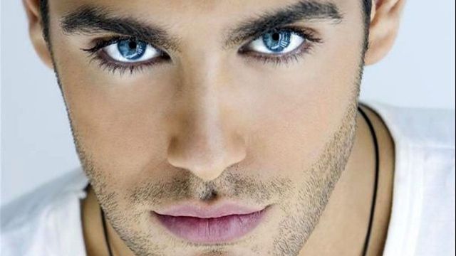 Zodii de bărbați care te cuceresc dintr-o privire