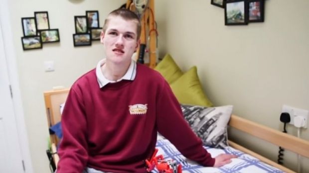 A sfidat orice teorie! El este adolescentul care dacă adoarme, moare