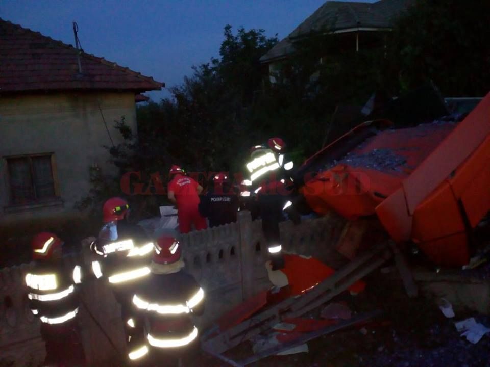 Accident GRAV în Dolj. Un TIR s-a răsturnat pe o țeavă de gaze, un cetățean străin a murit