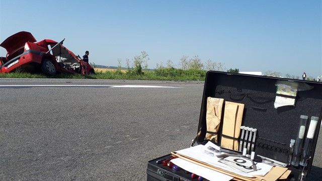 Accident groaznic. Doi morţi, tată şi fiu, după ce o cisternă cu azot s-a ciocnit de 2 maşini 