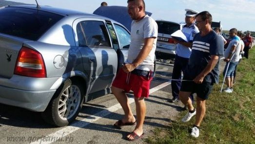 Accident în lanţ, din cauza unui şofer "cu nevoi". A tras pe dreapta, fără să bănuiască TRAGEDIA
