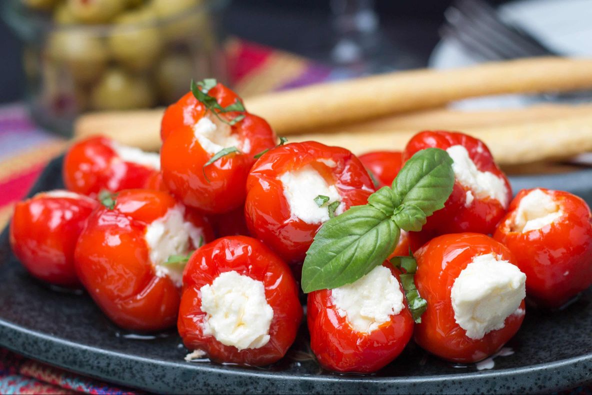 Ardei umpluți cu cremă de brânză și nuci