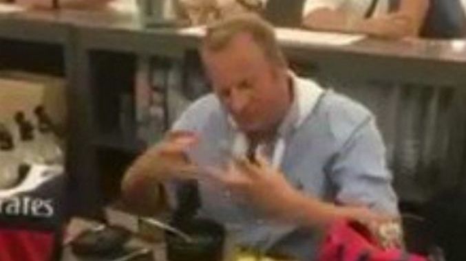 Acest primar a mâncat un șobolan! Motivul este HALUCINANT