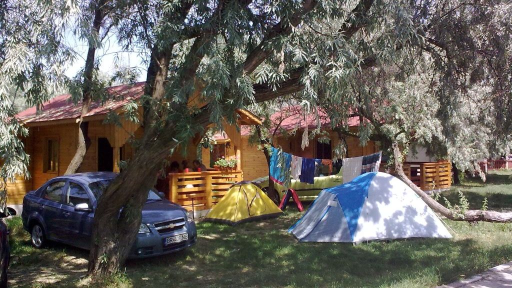 Jaf de proporții pe litoral. Hoții au luat cu asalt un camping din Mamaia