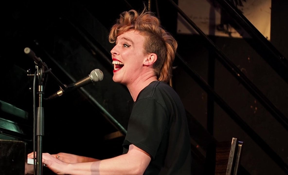 Tragedie. O tânără stea a muzicii A MURIT pe scenă