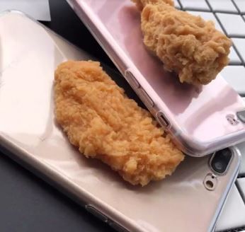 Cele mai bizare carcase de smartphone. Nu-ți vine să crezi că cineva chiar le folosește