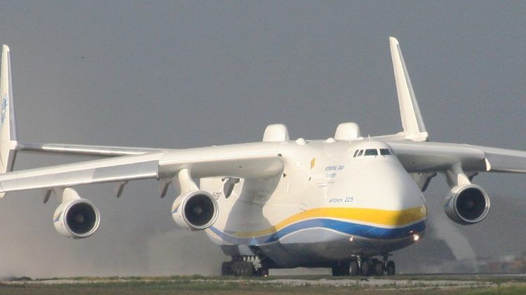 Alertă aviatică la Timișoara! Un avion a intrat pe spațiul verde de lângă pistă