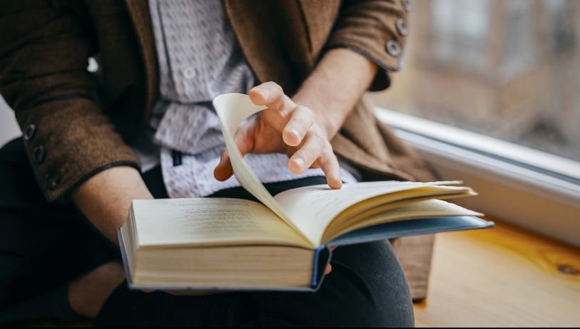Cât citesc românii într-un an? Cifrele care te vor lăsa cu gura căscată