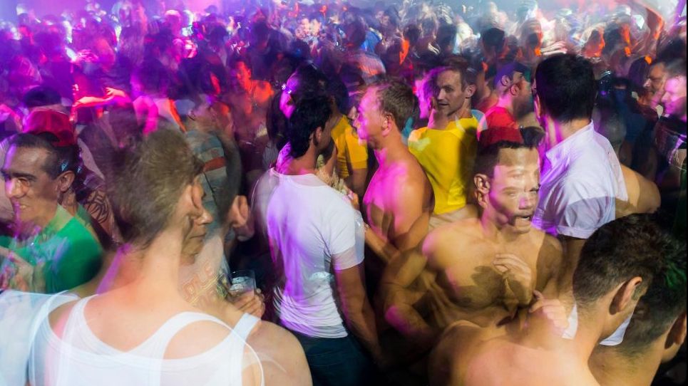 Ce este „chemsex“, noua practică sexuală care îngrijorează medicii şi distruge foarte multe vieţi