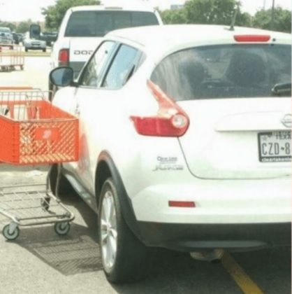 Se grăbea la muncă. A parcat aiurea la supermarket. S-a întors la maşină, ŞOC! Cum a găsit-o