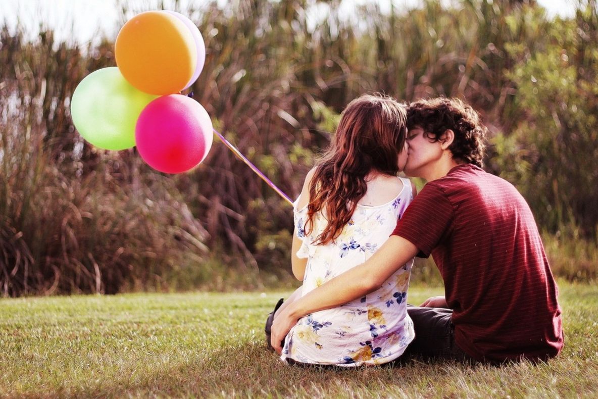 Ce este benching? Fenomenul care i-a amploare în rândul cuplurilor