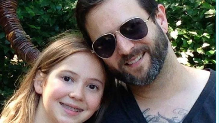 Singura lui fiică a murit. După funeralii, a mers în camera ei. ȘOC: atunci a descoperit că micuța..