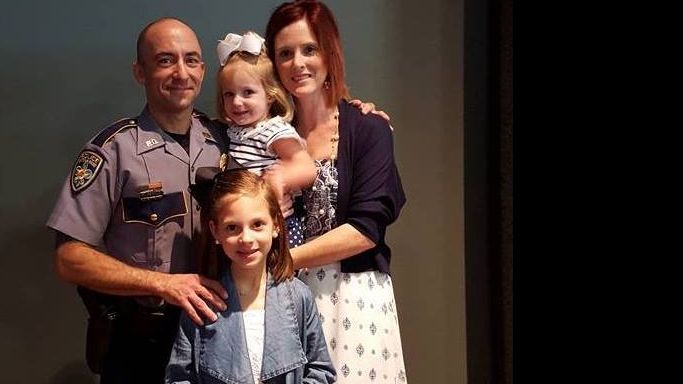 Soțul ei a fost ucis. La cimitir, fiicele i-au spus un lucru straniu. A înghețat..