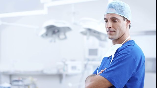 Albirea dinților nu se face după ureche. Iată care este procedura corectă