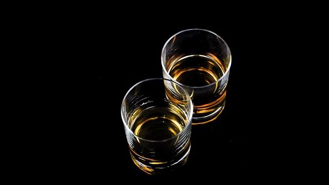 Vârsta la care trebuie să bei alcool frecvent. Vei fi uimit