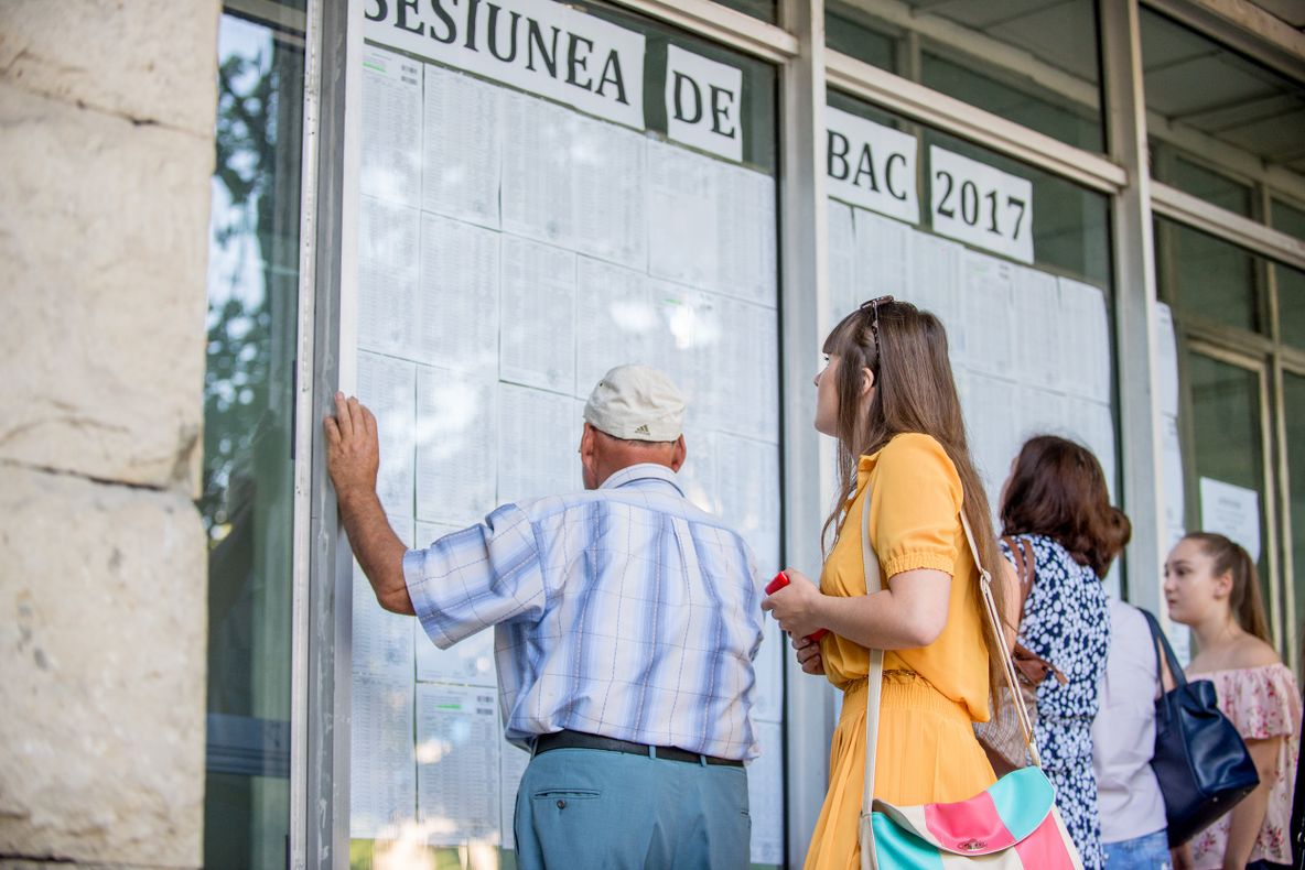 Edu.ro Rezultate BAC 2017 – Explozie de bucurie dar si de lacrimi pentru absolventi. Notele, publice