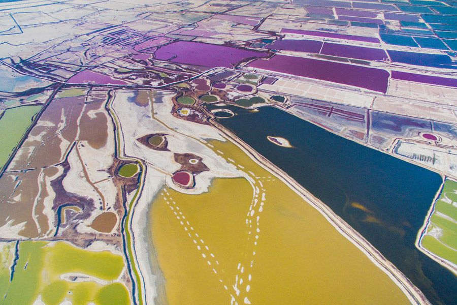  "Marea Moartă" a Chinei sau lacul care îşi schimbă culorile. Imagini spectaculoase