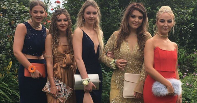 Metoda ingenioasă, dar NEBUNĂ, a unei tinere ca să poată intra cu alcool la balul de absolvire